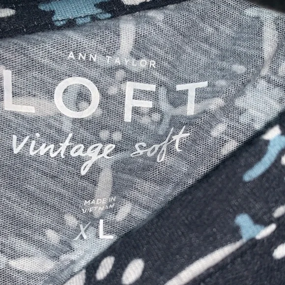 LOFT Navy and White Geometric Short Sleeve Top - Picture 4 of 4